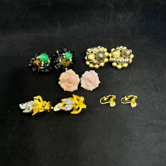Unbranded Jewelry - Lot of 5 Gold Tone Clip On Earrings (3767)